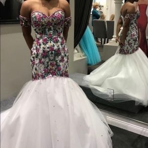 BEAUTIFUL WHITE FORMAL DRESS